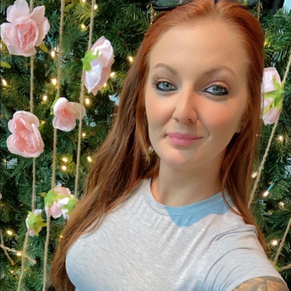 Meet your Posher, Makayla✨ - Picture 5 of 5